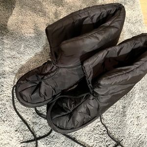 Quilted boots
